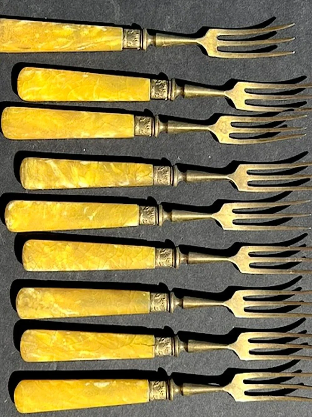 BUTTERSCOTCH Lot of 20 Vintage Bakelite Silverware